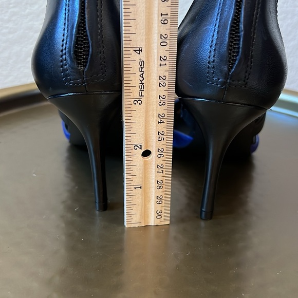 Enzo Angiolini Eacoadi Blue Suede Heels - Picture 13 of 13